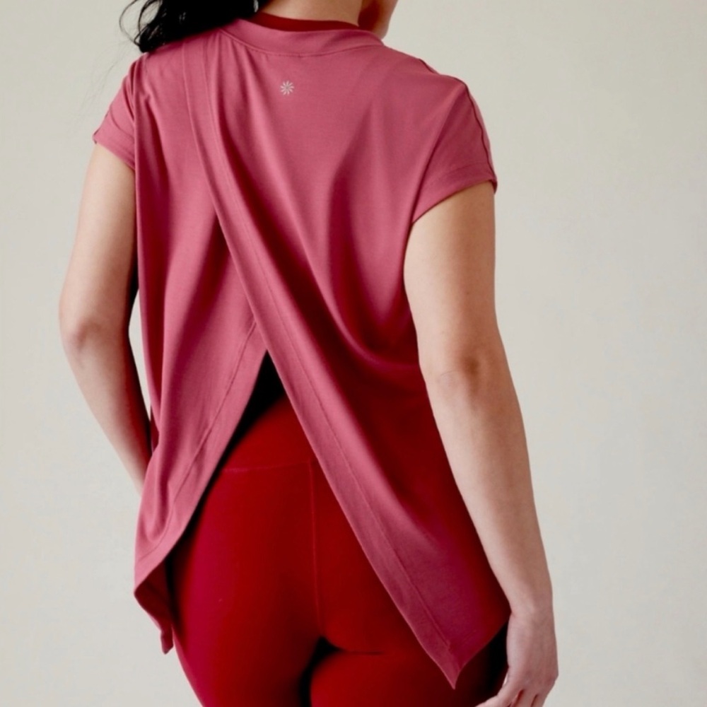 Athleta Explore Split Back Tee Size Xs - image 2